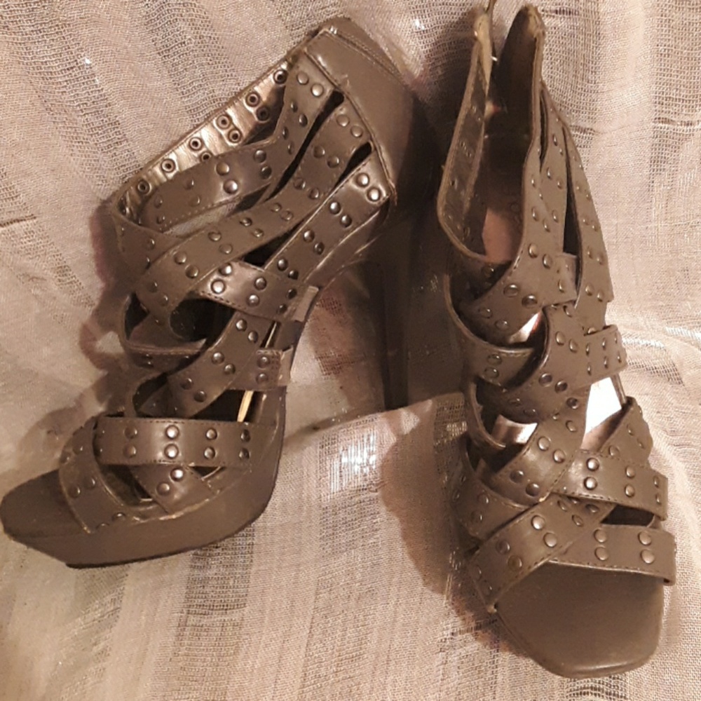 Shoedazzle 7 Gray Strappy Studded Heels
